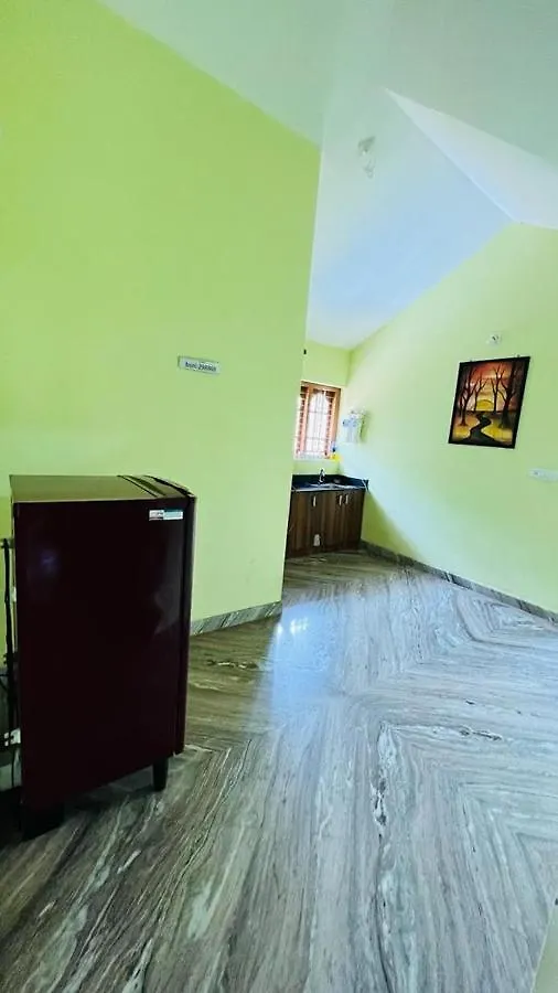 Golden Cypress Resort With Pool -Wayanad Padinjarathara Homestay
