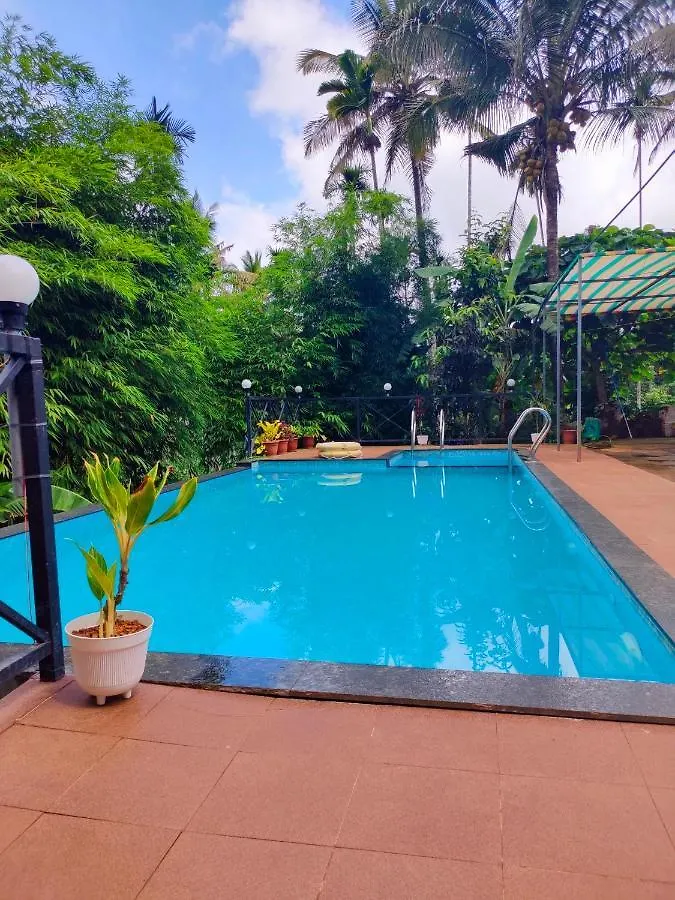 Golden Cypress Resort With Pool -Wayanad Padinjarathara Homestay