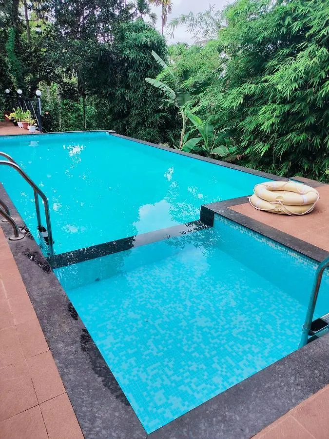 Golden Cypress Resort With Pool -Wayanad Padinjarathara Homestay